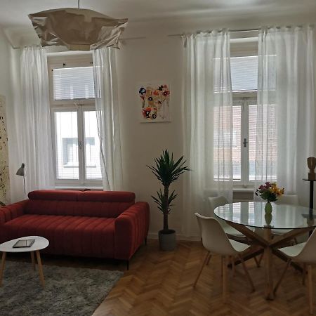 Downtown 3 Bdr Charm - Walk To All Attractions Bratislava Eksteriør billede