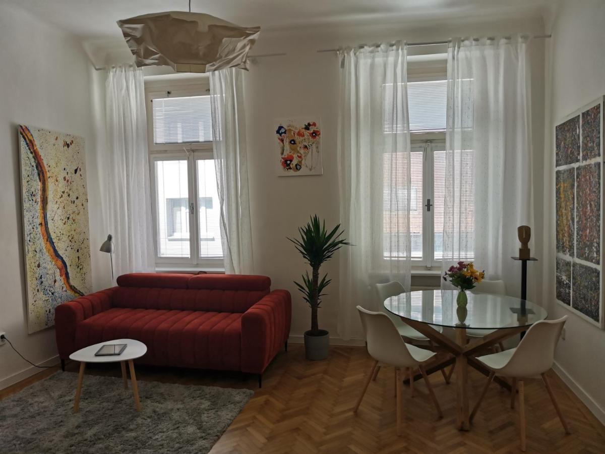 Downtown 3 Bdr Charm - Walk To All Attractions Bratislava Eksteriør billede