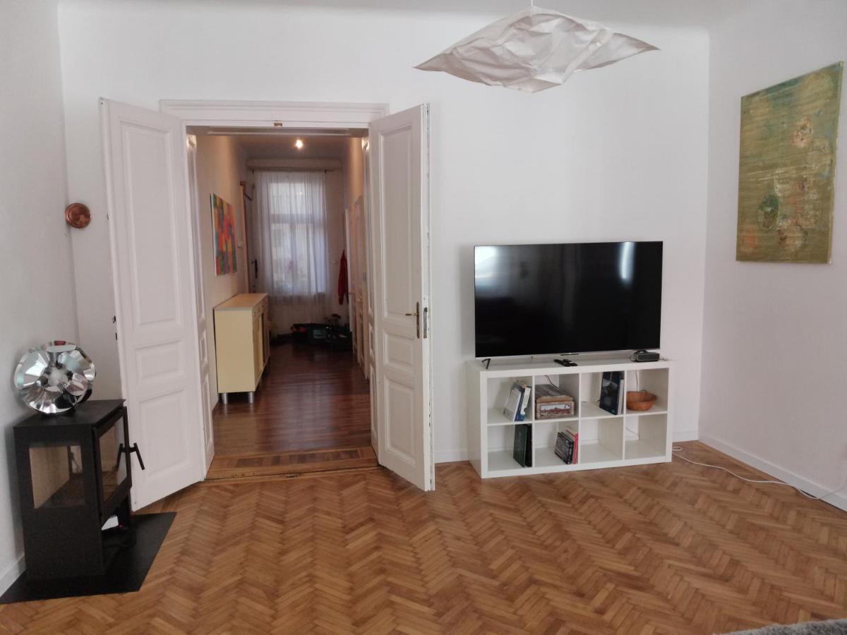 Downtown 3 Bdr Charm - Walk To All Attractions Bratislava Eksteriør billede