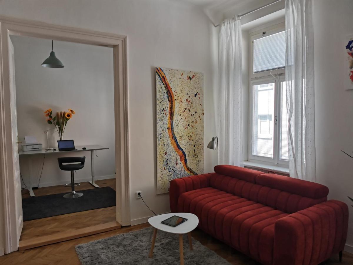 Downtown 3 Bdr Charm - Walk To All Attractions Bratislava Eksteriør billede