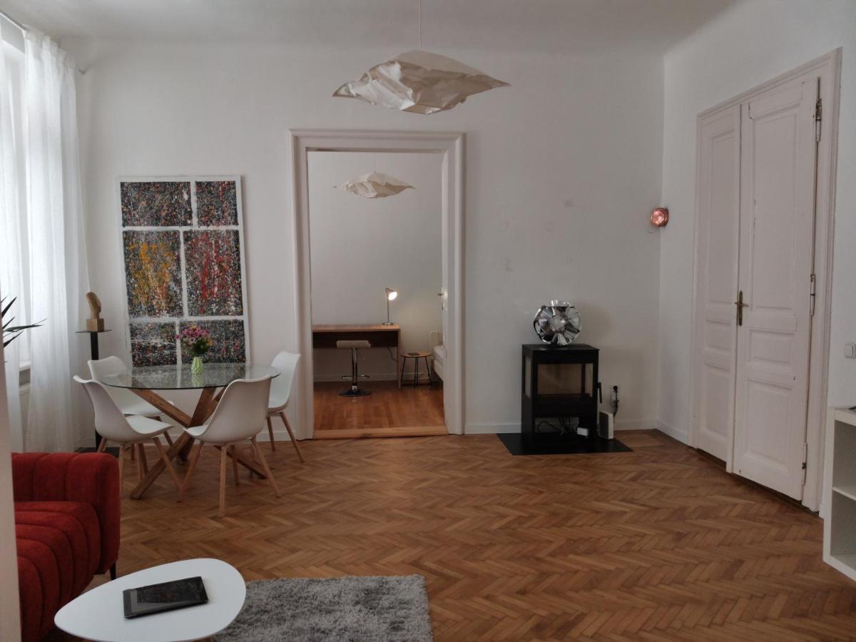 Downtown 3 Bdr Charm - Walk To All Attractions Bratislava Eksteriør billede